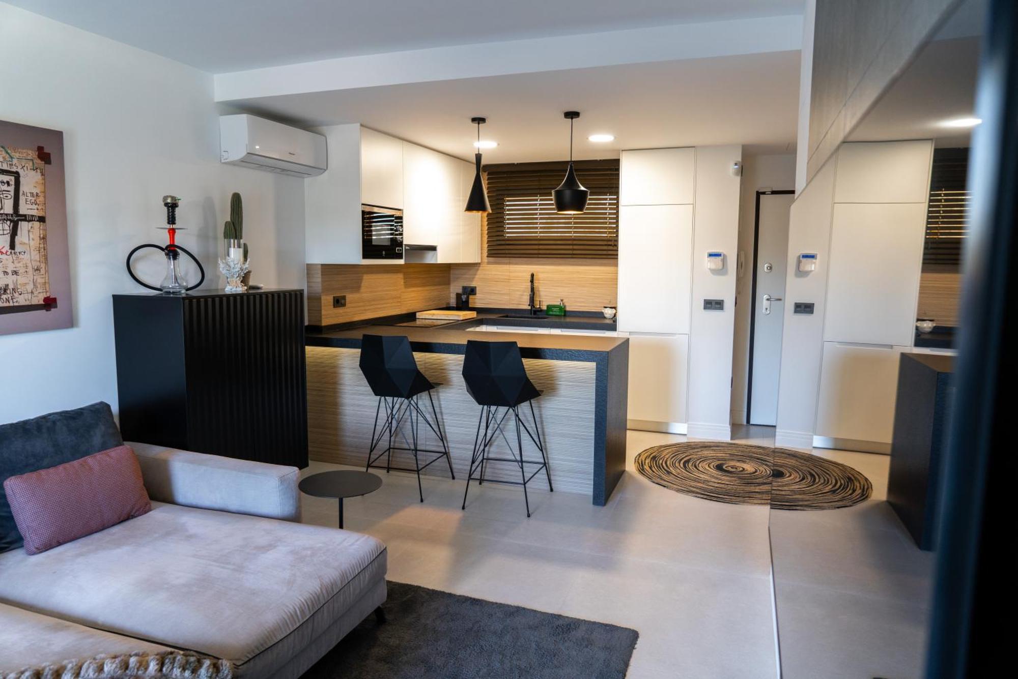 Luxury At Apartment *